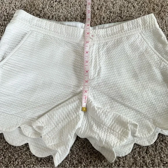 {Lilly Pulitzer} White Scalloped Buttercup Shorts - Picture 6 of 10